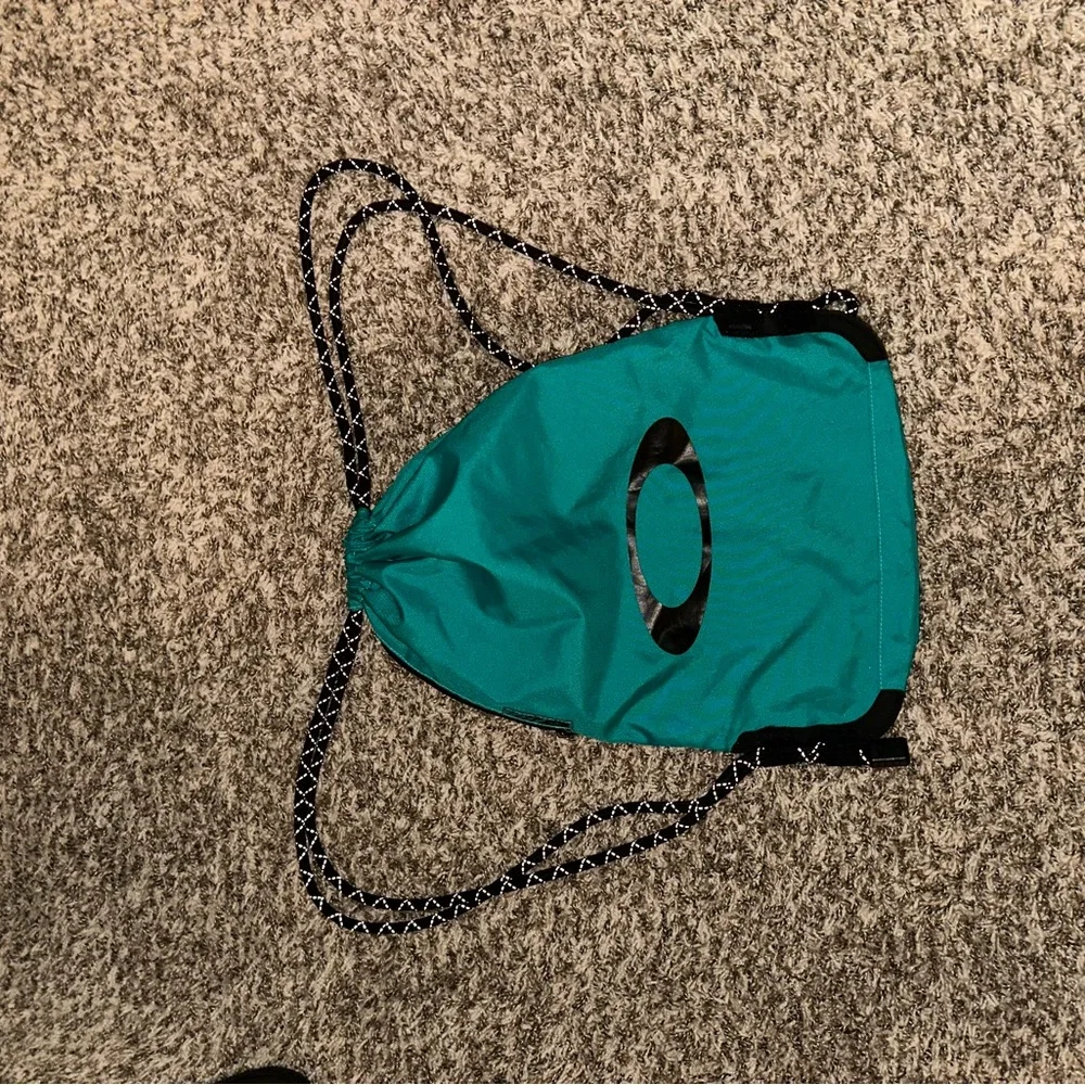 Drawstring Oakley bag - Picture 3 of 7